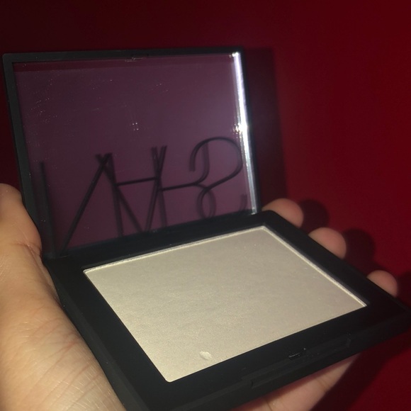 Makeup - Picture 2 of 2